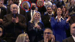 איריס ענבים  ומירי פלונסקי תומכות נתניהו בטקס המשואות