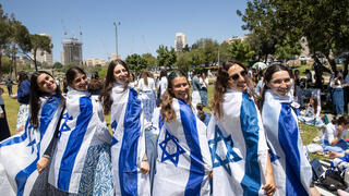 משפחות עושות על האש ביום העצמאות בירושלים