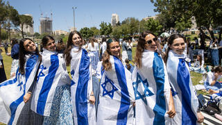 משפחות עושות על האש ביום העצמאות בירושלים