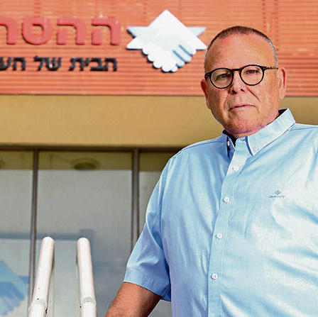 בתחילת חודש מארס חזר לעבודה. ארנון בר־דוד