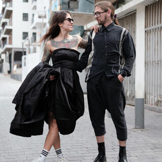 זוג ברחוב העלייה בתל אביב