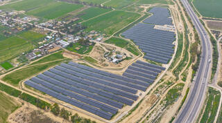 תחנת כוח סולארית ליד מושב תפרח בנגב המערבי