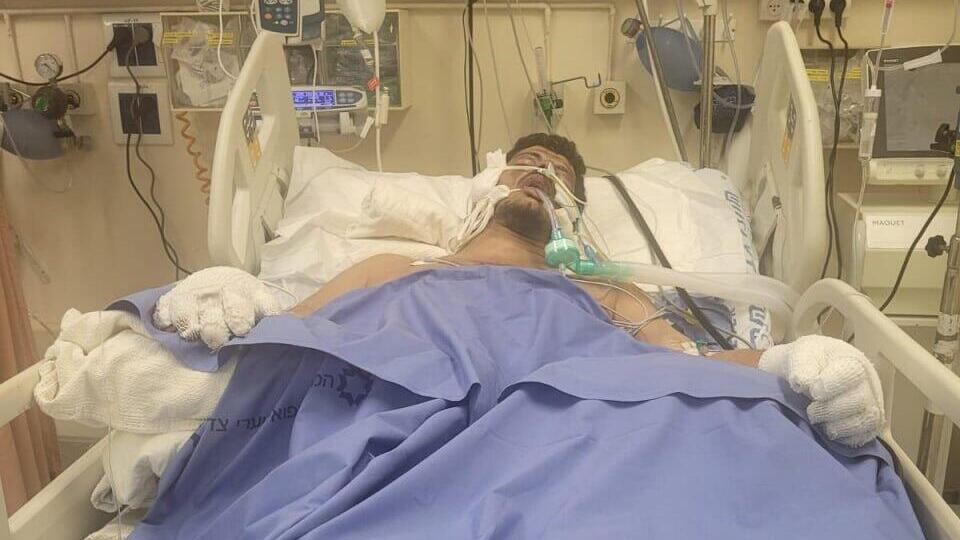 סער חמדי ב בית ה חולים מאושפז לאחר אחרי ה פציעה ש נפצע ב עזה ו אלון וולף הציל את חייו 