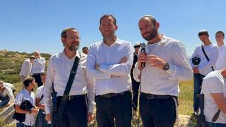 סיור בשטח היישוב גנים