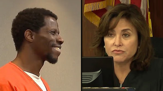 ארה"ב מרקוס טרי רוצח צוחק בבית המשפט אמר לשופטת את משעשעת