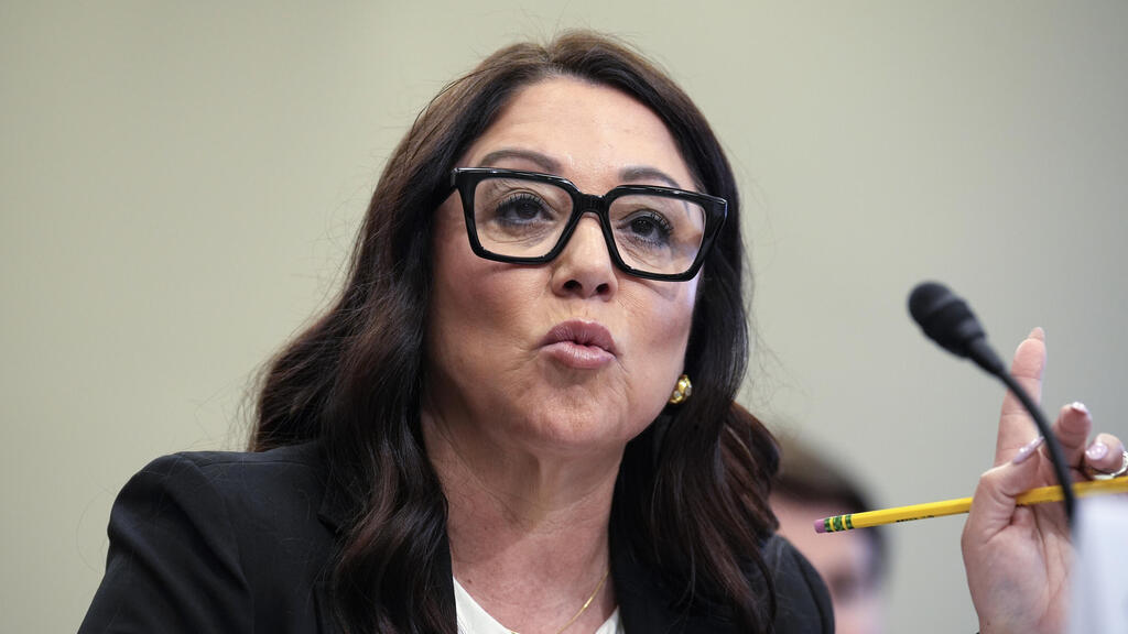 ארה"ב שרת העבודה לורי צ'אבס דה רמר התפטרה שערוריות רומן אלכוהול