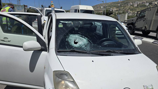 הרכב שהותקף מיידוי אבנים בציר גלעד