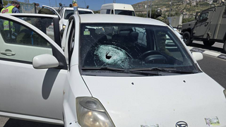 הרכב שהותקף מיידוי אבנים בציר גלעד