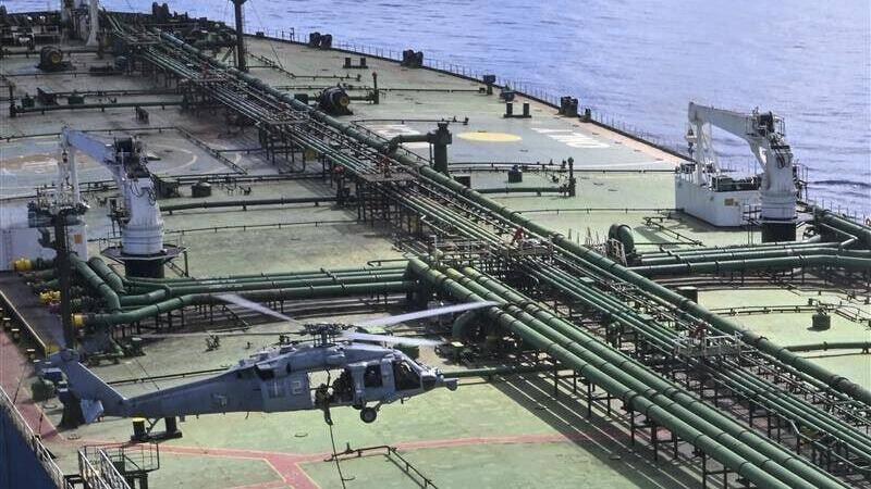 כוחות ארצות הברית פשטו באוקיינוס ההודי על הספינה M/T Majestic X שהובילה נפט לאיראן