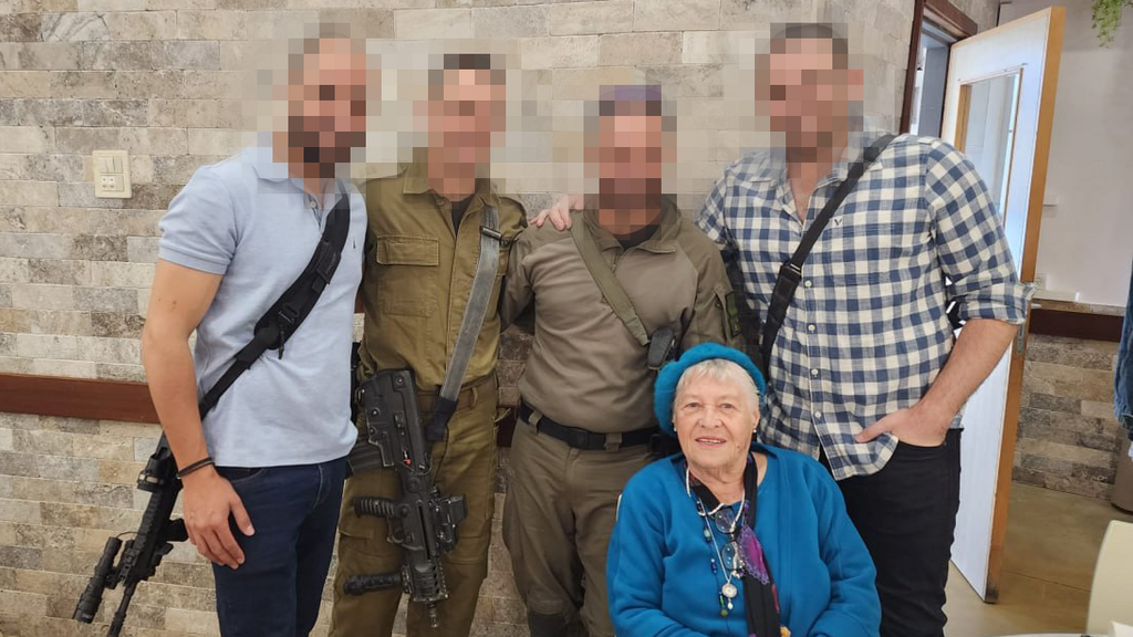 הזוג הופמן והנכדים 