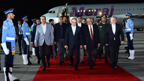 אישק דר, עבאס עראקצ'י, אסים מוניר 