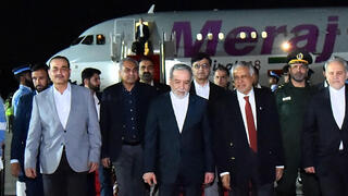 אישק דר, עבאס עראקצ'י, אסים מוניר 