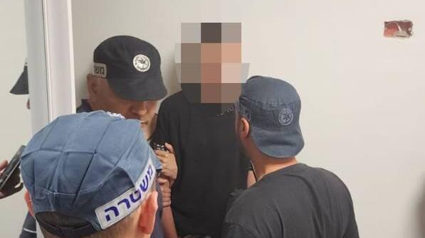 אחד המעצרים, הבוקר