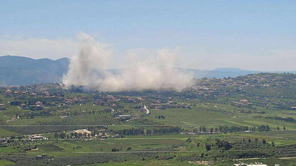 An Israeli strike on the village of Khiam (Photo: AFP) תקיפה בדרום לבנון