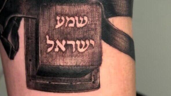 חרדי לשעבר קעקע תפילין - והסעיר את הרשת