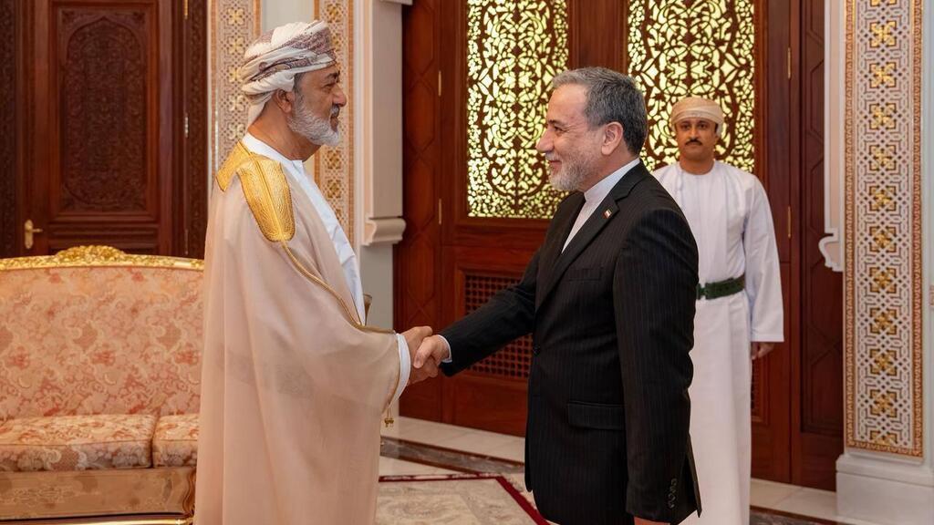 Iranian Foreign Minister Abbas Araqchi in a meeting with Sultan of Oman Haitham bin Tariq שר החוץ האיראני עבאס עראקצ'י בפגישה עם סולטן עומאן היית'ם בן טארק