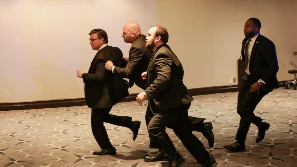 יו"ר בית הנבחרים האמריקני מפונה מהאולם