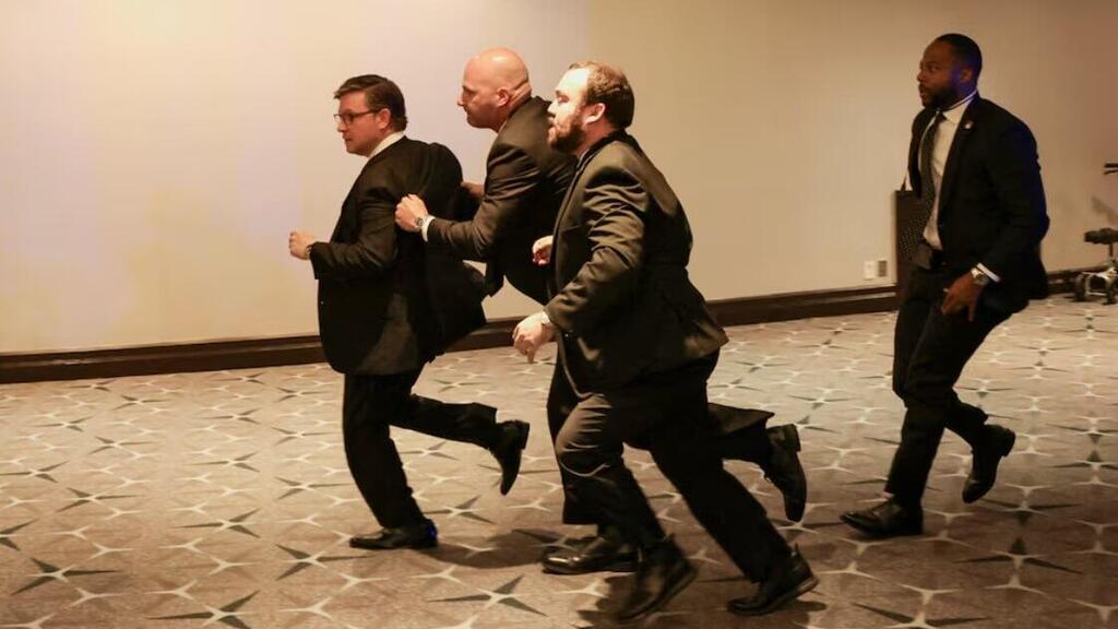 אנשי השירות החשאי בבית הלבן אחרי שטראמפ פונה