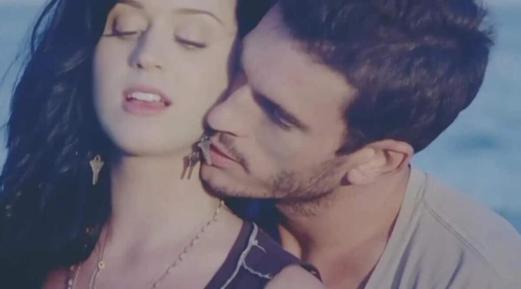 קייטי פרי ג'וש קלוס