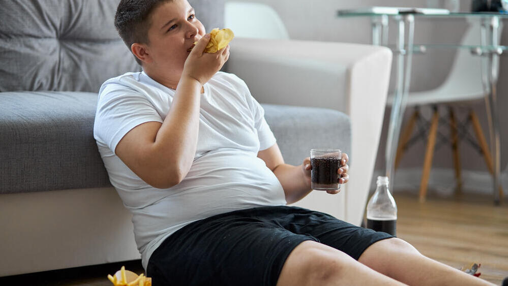 Фото: shutterstock השמנה בגיל צעיר