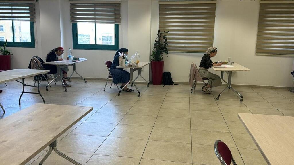 Ruth Agiv, Rachel Tzaban and Yaara Widman Samuel take the exam (Photo: Itim) רות עגיב, רחל צבאן ויערה וידמן סמואל נבחנות