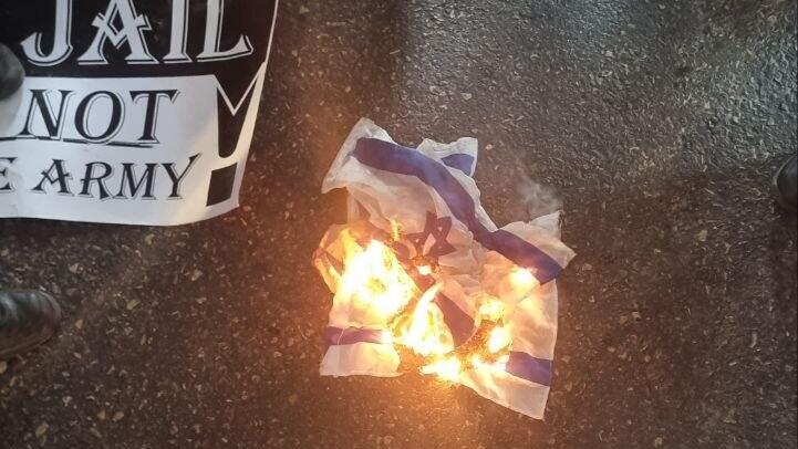 הפגנת חרדים בכביש 4