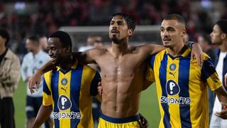 שחקני מכבי ת"א חוגגים את הניצחון על הפועל באר-שבע