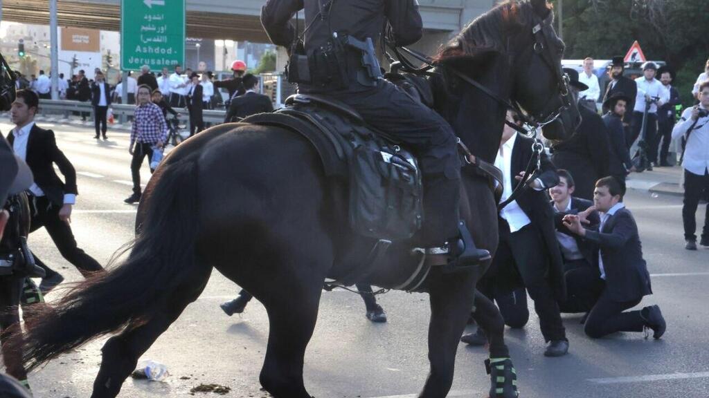 הפגנת חרדים בכביש 4