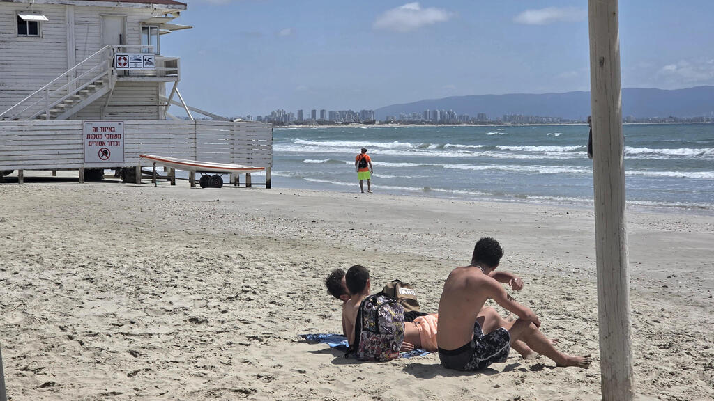 חוף ארגמן, עכו
