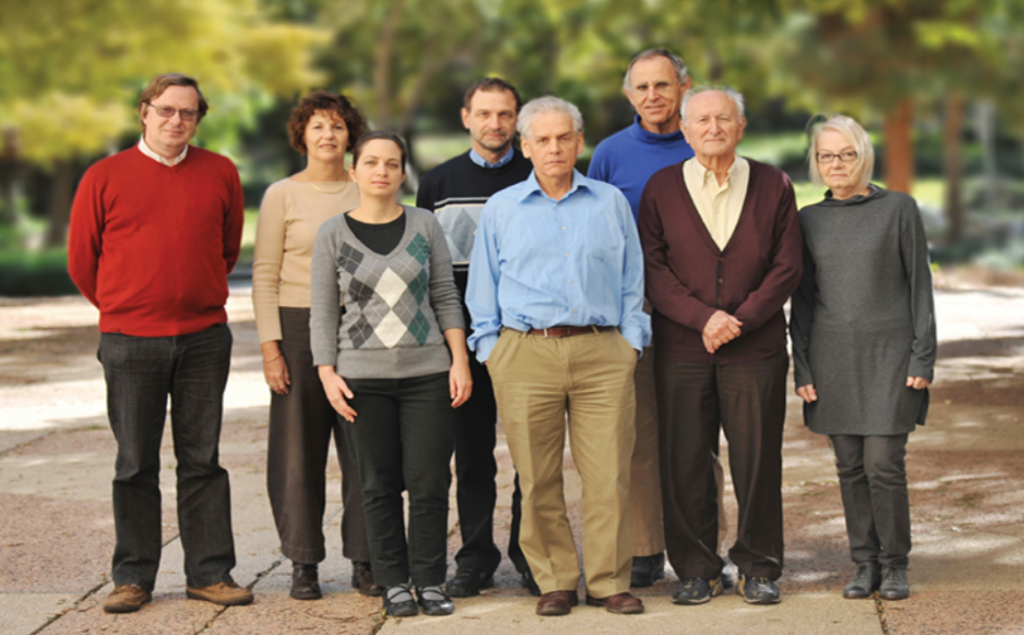 Over the course of his career, Tenne mentored many students who went on to prominent positions in both industry and academia. From right: Dr. Anna Albo-Yiron, Prof. Moshe Levy, Prof. Jeffrey Gordon, Prof. Reshef Tenne, Prof. Daniel Feuermann, Prof. Maya Bar-Sadan, Dr. Ronit Popovitch-Biro, and Dr. Eugene Katz 