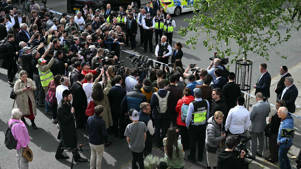 זירת דקירה פיגוע לונדון בריטניה נגד הקהילה היהודית יהודים בשכונת גולדרס גרין