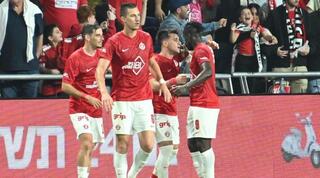 שחקני הפועל תל אביב חוגגים