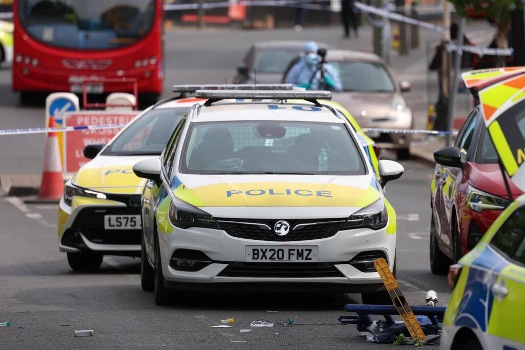 Scene of the antisemitic attack in London’s Golders Green neighborhood in April (Photo: Hannah McKay/Reuters) זירת דקירה פיגוע לונדון בריטניה נגד הקהילה היהודית יהודים בשכונת גולדרס גרין