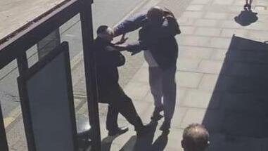 מסע דקירות נגד יהודים בלונדון: שניים נפצעו קשה