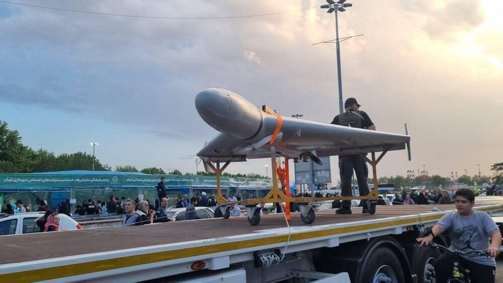 Iranian drone displayed at a procession of regime supporters במסגרת ציון יום השנה להולדת האימאם רזא, תושבי איראן יצאו לרחובות להראות תמיכה במשטר ובמנהיג העליון מוג'תבא חמינאי