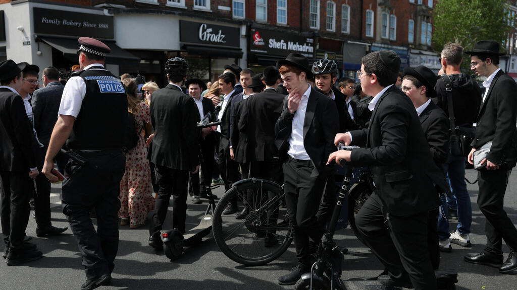 זירת דקירה פיגוע לונדון בריטניה נגד הקהילה היהודית יהודים בשכונת גולדרס גרין