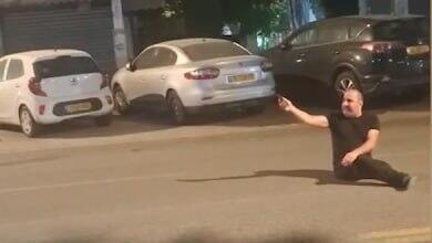 אלכסנדר בקורשווילי באקט מחאה על גניבת הקלנועית שלו