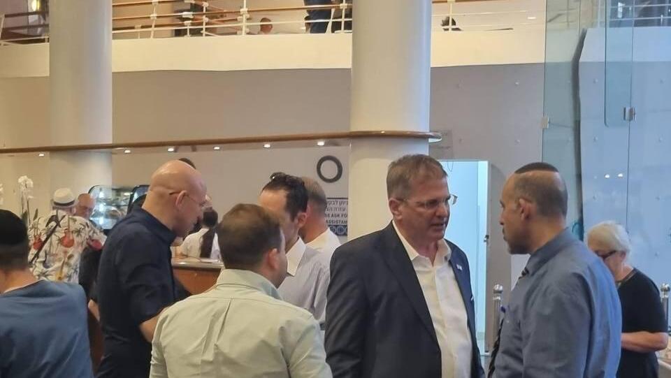 התיעוד המקומם מאילת: בזמן ירי בלתי פוסק לצפון - חברי קבינט חגגו בליכודיאדה