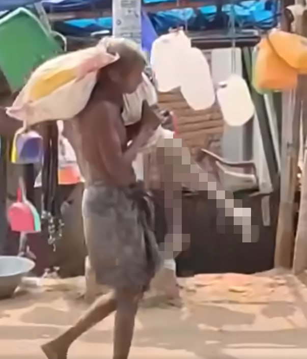 הודו סחב את השלד של אחותו ל בנק כדי להוכיח ש מתה