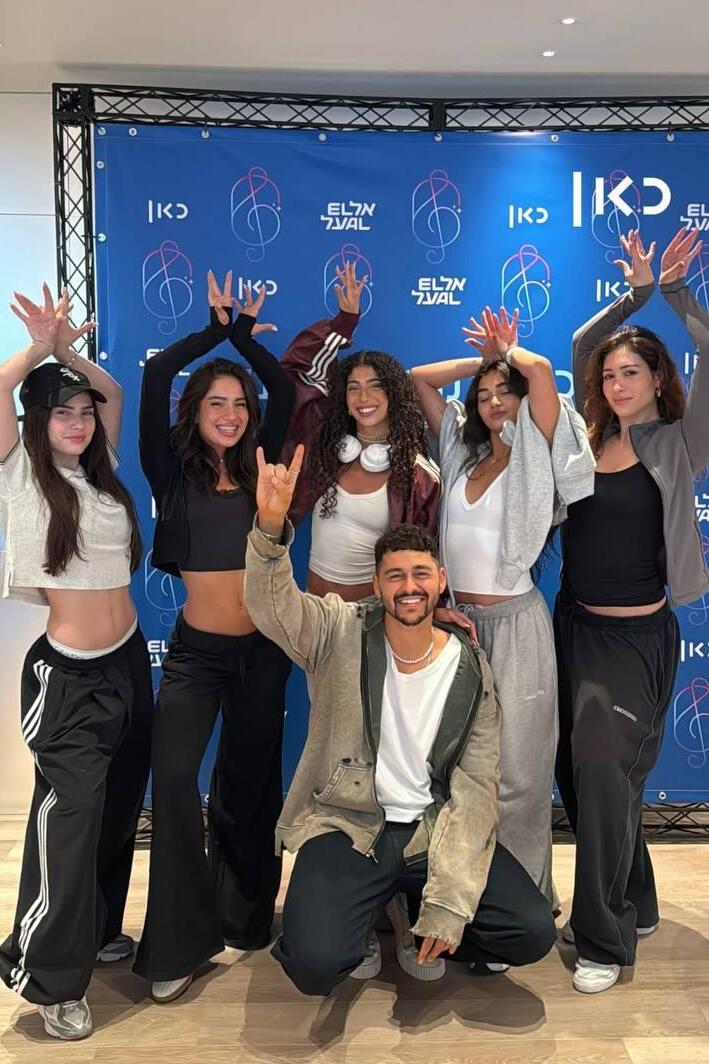 נועם בתן וצוות הרקדניות של אירוויזיון 2026