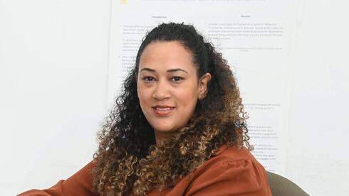 טלי סמני. "בגלל הרשתות החברתיות ילדים כיום חשופים לגזענות, והופכים מגיל צעיר ללוחמי צדק, קשה להם להיות עסוקים בחוויה האישית שלהם