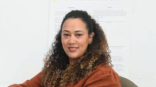 טלי סמני. "בגלל הרשתות החברתיות ילדים כיום חשופים לגזענות, והופכים מגיל צעיר ללוחמי צדק, קשה להם להיות עסוקים בחוויה האישית שלהם