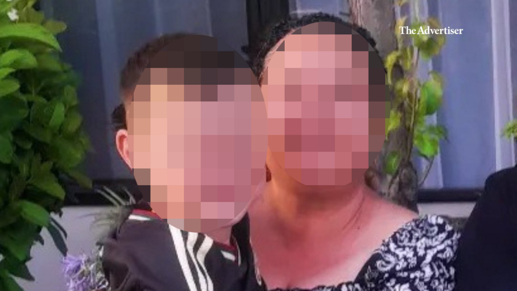 Мать с сыном (Фото из соцсети X) אם זייפה סרטן לבנה חדשות