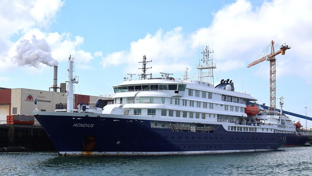 Лайнер MV Hondius (Фото: Reuters) נוסעי אוניית הקרוז MV Hondius מתו מנגיף הנטה