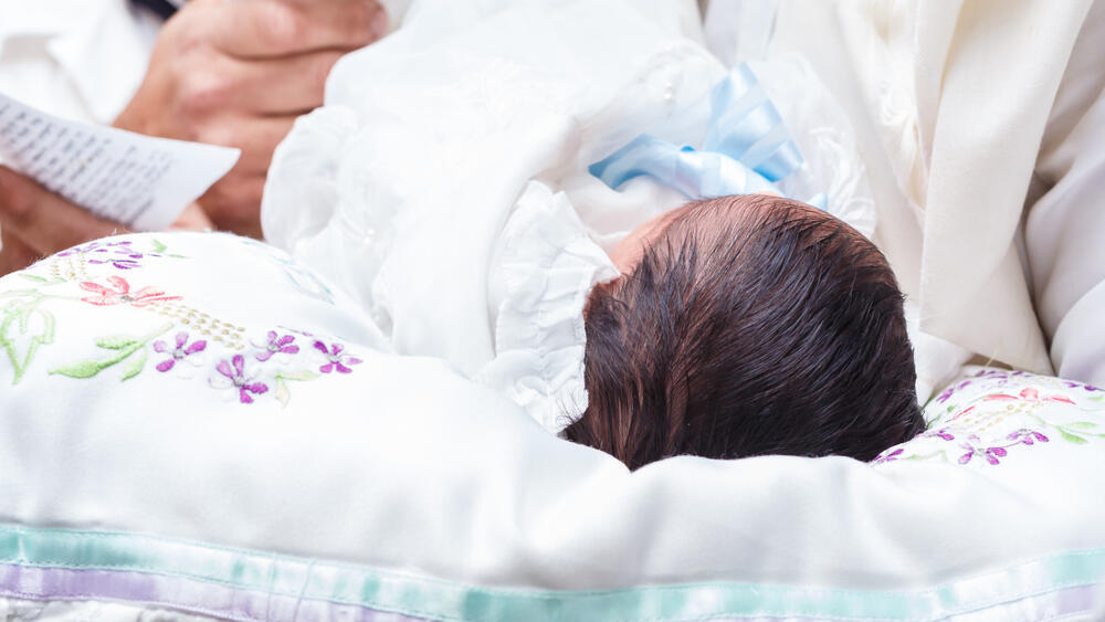Brussels center to medically certify mohels as Europe debates limits on circumcision (Photo: natushm/Shutterstock) ברית מילה