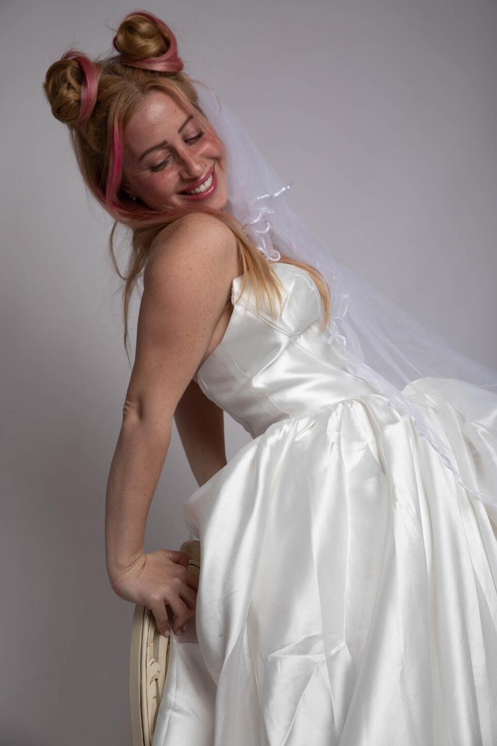 Maayan Marom and the wedding dress. Manifesting a groom (Photo: Saray Oz) מעיין מרום