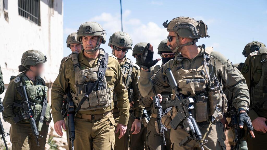 Эяль Замир в Ливане (Фото: ЦАХАЛ) הרטמכ"ל זמיר בביקור בדרום לבנון