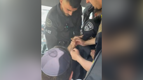 שוטרים פושטים על הסעת אוהדי בית"ר ירושלים