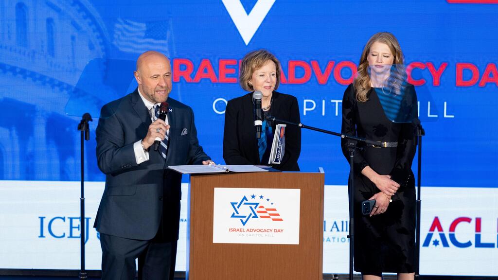 L to R: Bishop Robert Stearns, President of Eagles Wings; Dr. Susan Michael, President of ICEJ USA; Jordanna McMillan, US Dir., Israel Allies Foundation 