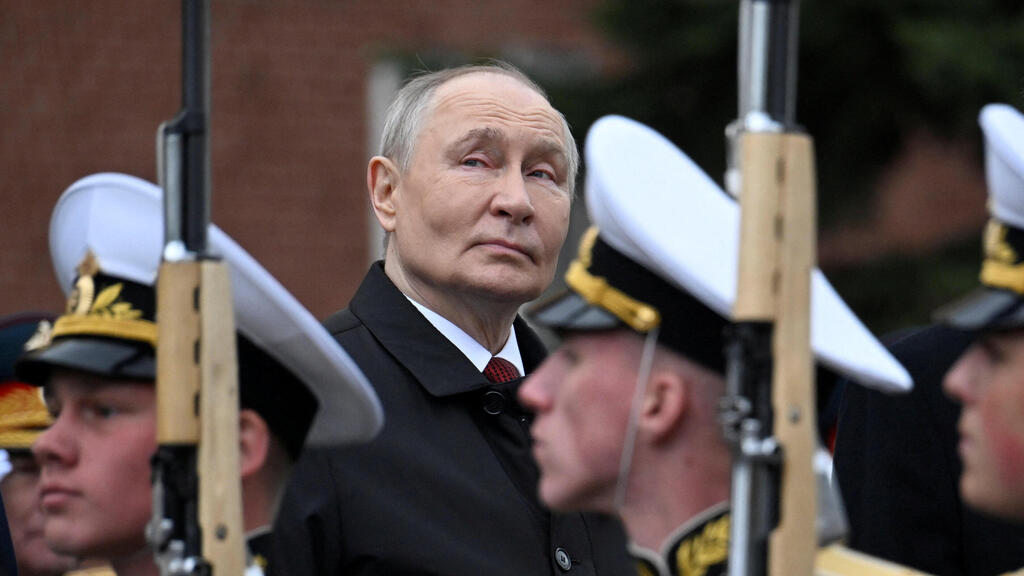 Владимир Путин на Параде победы (Фото: ALEXANDER NEMENOV/Pool via REUTERS) חגיגות "יום הניצחון" במוסקבה